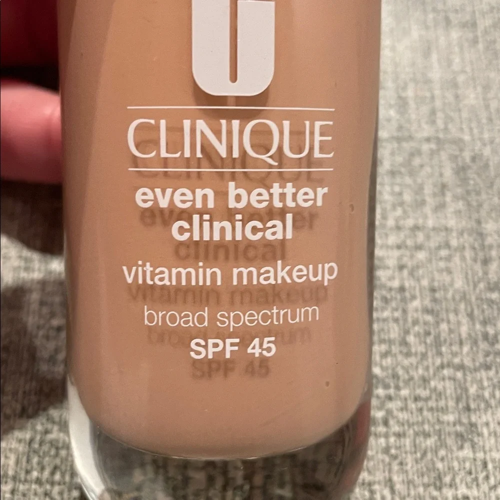 Clinique Even Better Clinical Vitamin Makeup Broad Spectrum SPF 45 Foundation